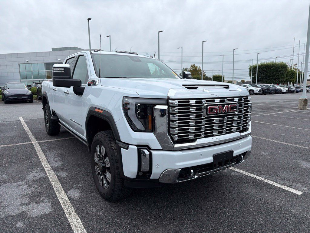 Used 2026 GMC Sierra 2500 Denali w/ Denali Reserve Package AWD/4WD image 3