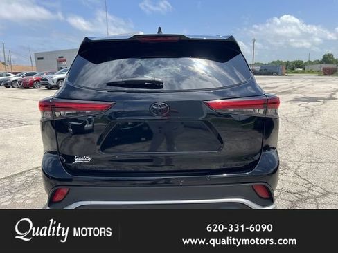 Used 2023 Toyota Highlander XSE AWD/4WD image 2