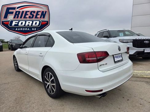 Used 2017 Volkswagen Jetta SE FWD image 5