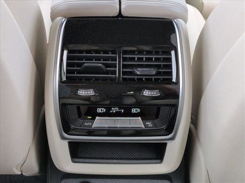 Used 2025 BMW X7 xDrive40i w/ M Sport Package image 18