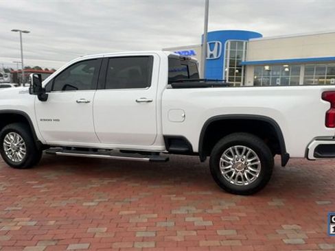 Used 2023 Chevrolet Silverado 2500 High Country w/ Z71 Off-Road Package image 7