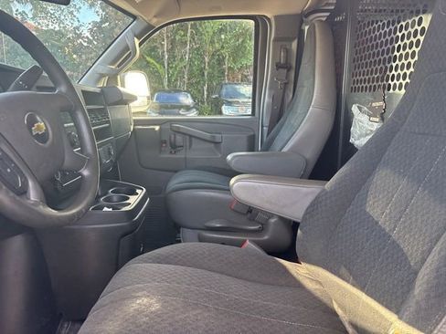 Used 2021 Chevrolet Express 2500 w/ Driver Convenience Package image 5