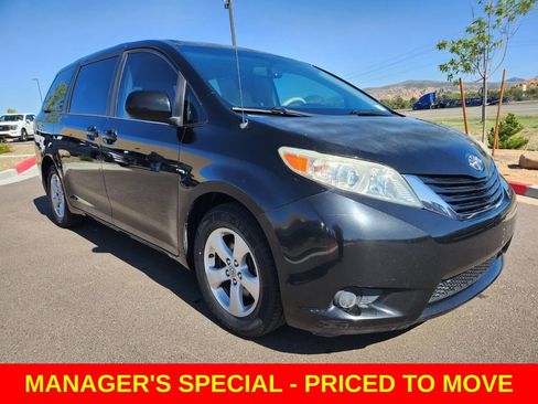 Used 2012 Toyota Sienna LE w/ Towing Pkg FWD image 3