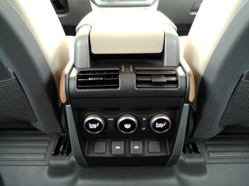 Used 2023 Land Rover Defender 110 SE AWD/4WD image 35