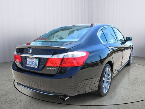 Used 2015 Honda Accord Sport image 8