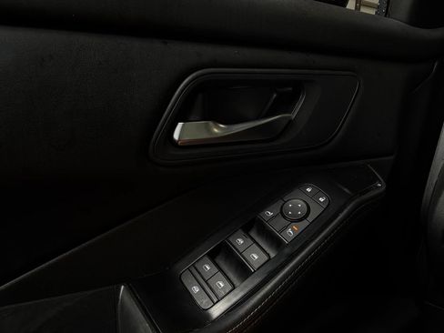 Used 2025 Nissan Rogue SV FWD image 21