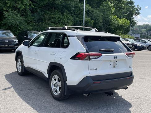 Used 2019 Toyota RAV4 XLE w/ Convenience Package AWD/4WD image 3