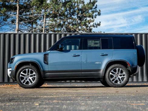 Used 2025 Land Rover Defender 110 S image 3