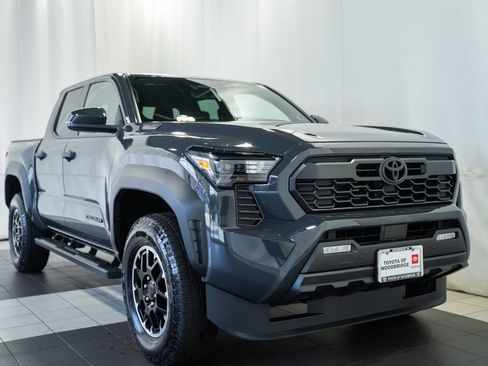 Used 2025 Toyota Tacoma TRD Off-Road w/ TRD Off Road Upgrade Package AWD/4WD image 1