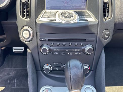 Used 2015 Nissan 370Z Touring RWD image 16