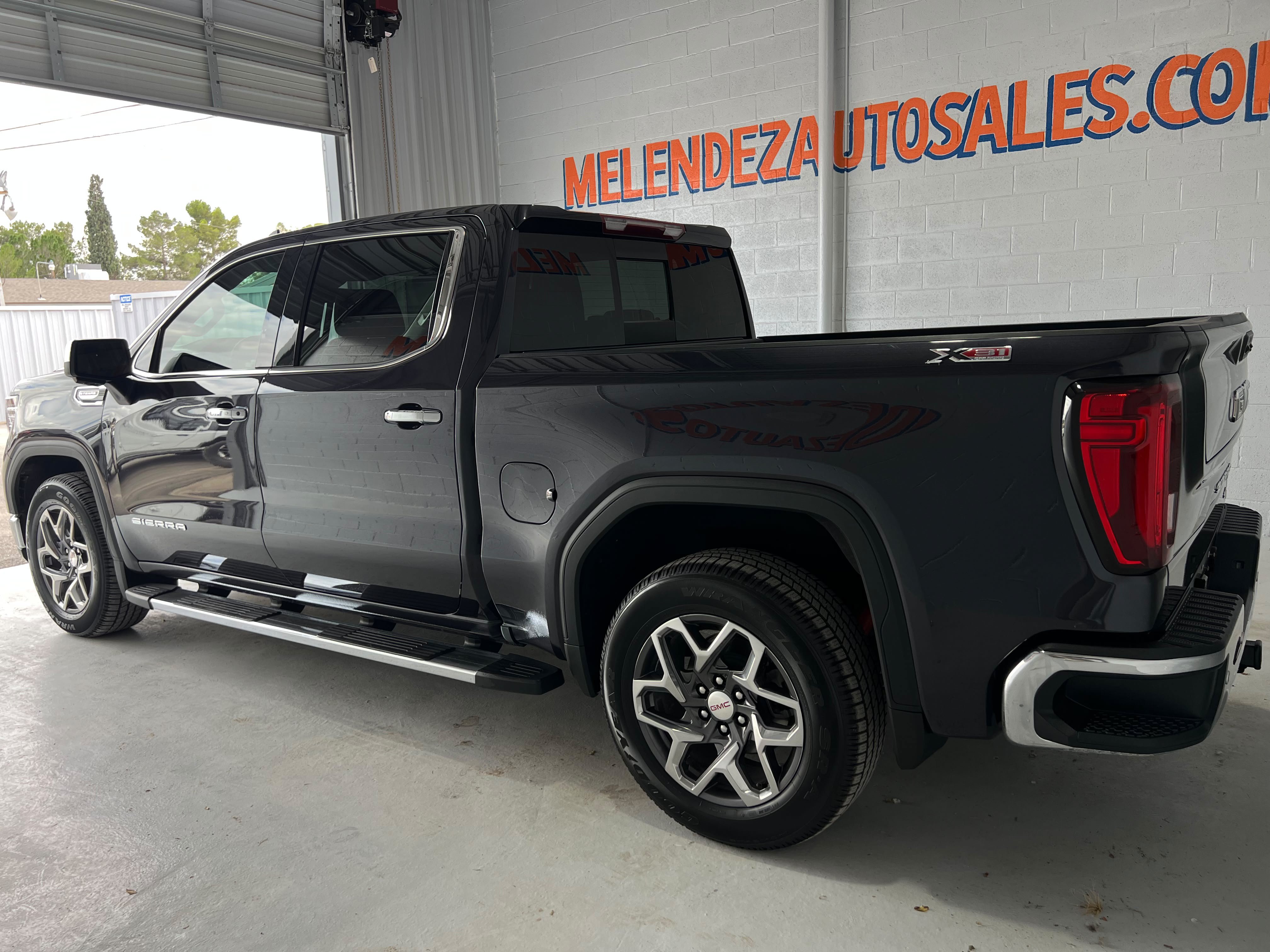 Used 2024 GMC Sierra 1500 SLT AWD/4WD image 3