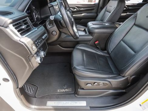 Used 2021 GMC Yukon XL Denali w/ Denali Premium Package AWD/4WD image 54