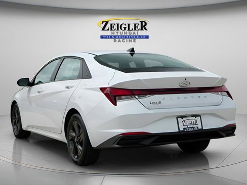Certified 2023 Hyundai Elantra SEL w/ Cargo Package FWD image 5