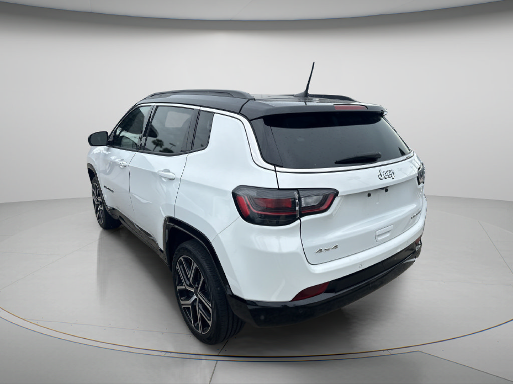 Used 2025 Jeep Compass Limited w/ Elite Group AWD/4WD image 5