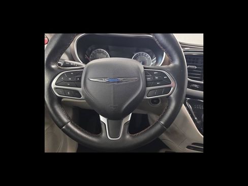 Used 2018 Chrysler Pacifica Touring-L Plus FWD image 14