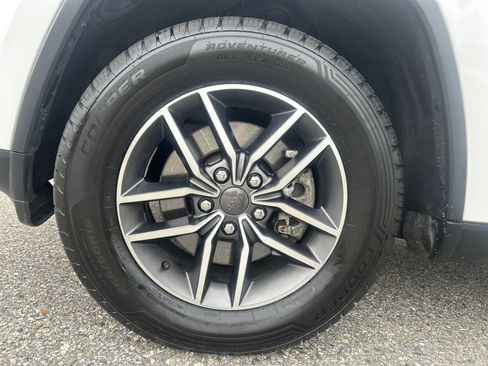 Used 2022 Jeep Grand Cherokee Limited AWD/4WD image 12