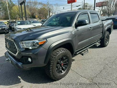 Used 2019 Toyota Tacoma TRD Off-Road image 6