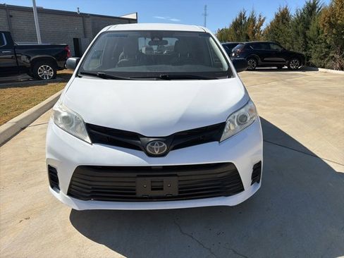 Used 2020 Toyota Sienna L image 8