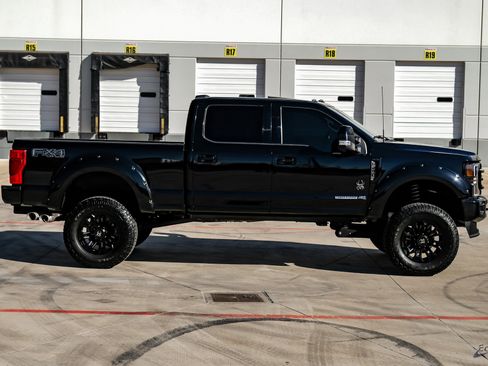 Used 2022 Ford F250 Lariat w/ Black Appearance Package image 16
