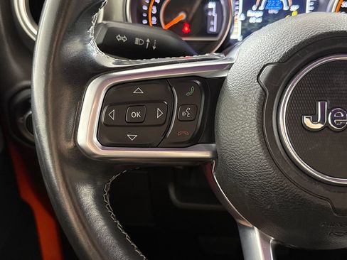 Used 2019 Jeep Wrangler Unlimited Sahara AWD/4WD image 16
