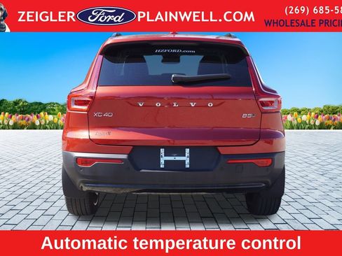 Used 2023 Volvo XC40 B5 Plus w/ Protection Package Premier image 4