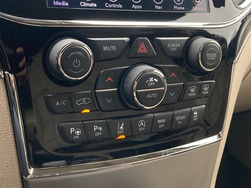 Used 2020 Jeep Grand Cherokee Limited w/ Luxury Group II image 27