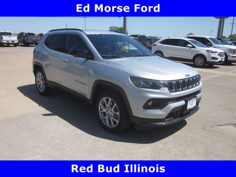 Used 2024 Jeep Compass Latitude AWD/4WD image 1