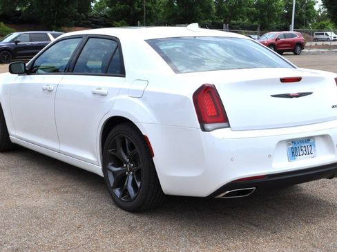 Used 2023 Chrysler 300 S w/ Comfort Group RWD image 6