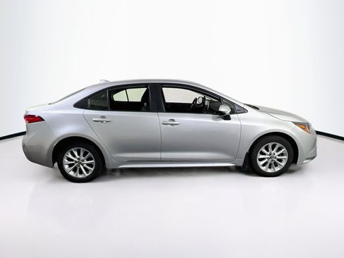 Used 2021 Toyota Corolla LE w/ LE Convenience Package FWD image 4