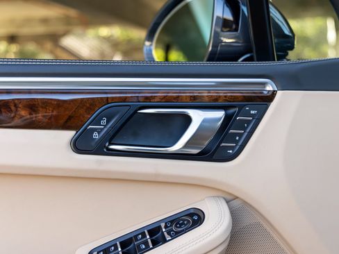 Certified 2023 Porsche Macan AWD/4WD image 25