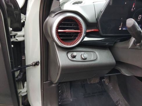 Used 2024 Chevrolet Trax RS w/ Sunroof Package FWD image 16