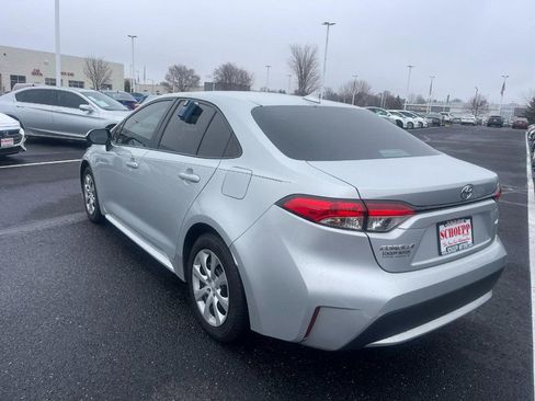 Used 2022 Toyota Corolla LE image 4