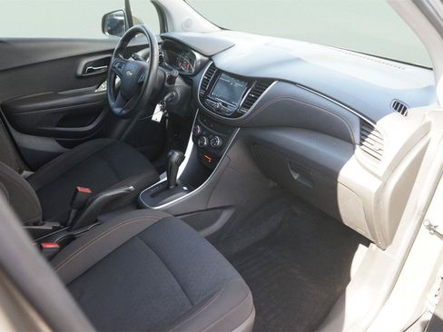 Used 2020 Chevrolet Trax LS w/ Tint and Cruise Package FWD image 17