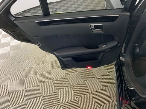 Used 2011 Mercedes-Benz E 550 4MATIC Sedan image 32