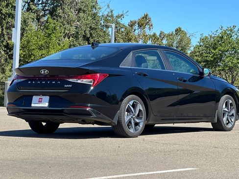 Used 2023 Hyundai Elantra Limited FWD image 4