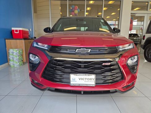 Used 2021 Chevrolet TrailBlazer RS w/ Sun and Liftgate Package image 2