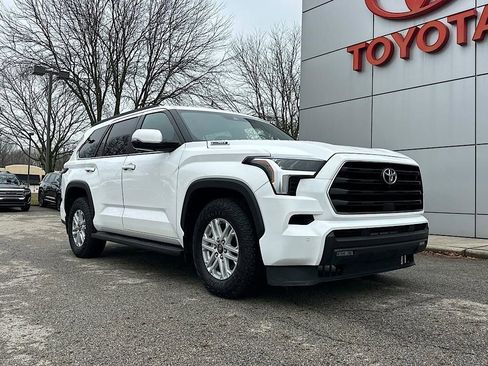 Certified 2025 Toyota Sequoia SR5 image 7