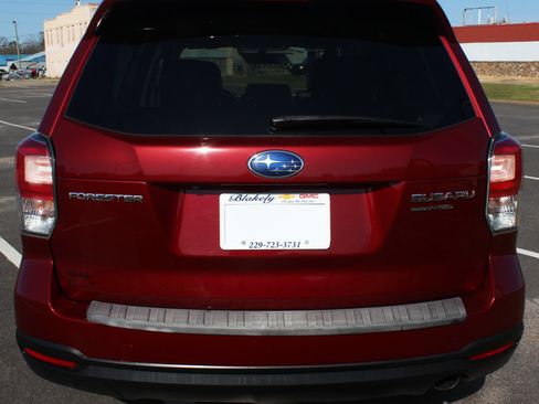 Used 2017 Subaru Forester 2.5i Touring image 8