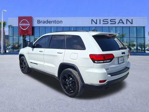 Used 2019 Jeep Grand Cherokee Laredo RWD image 7