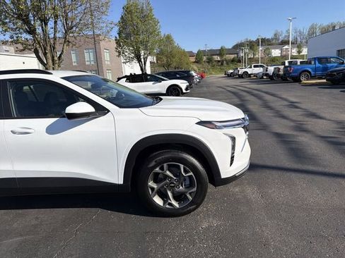 New 2026 Chevrolet Trax LT FWD image 2