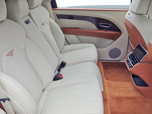New 2025 Bentley Bentayga Extended Wheelbase image 39