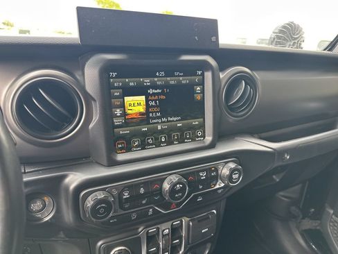 Used 2022 Jeep Gladiator Sport AWD/4WD image 16
