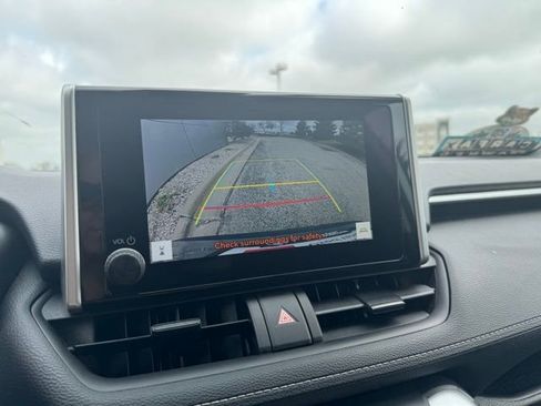 Used 2025 Toyota RAV4 XLE image 5