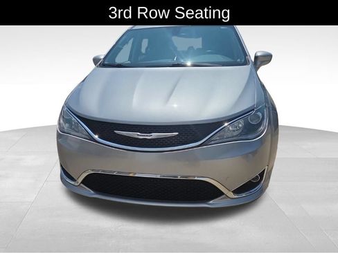 Used 2020 Chrysler Pacifica Touring-L FWD image 7
