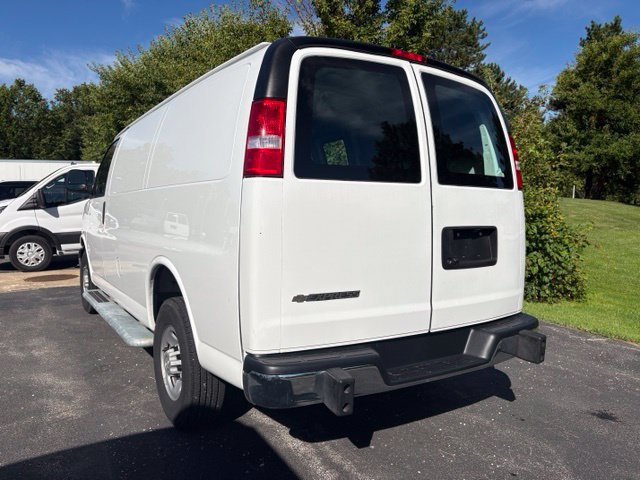 Used 2025 Chevrolet Express 2500 w/ Driver Convenience Package RWD image 3