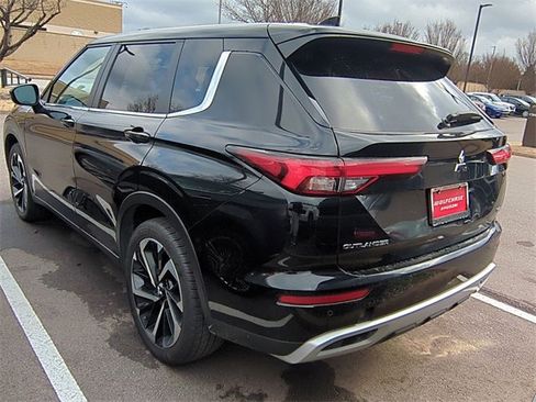 Used 2024 Mitsubishi Outlander SE Black Edition image 2