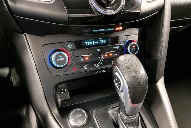 Used 2017 Ford Focus SEL w/ Cold Weather Package FWD image 15