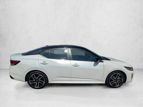 Used 2025 Nissan Sentra SR w/ SR Premium Package FWD image 4