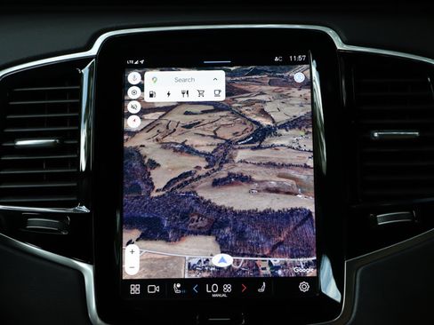 Used 2023 Volvo XC90 T8 Ultimate image 32