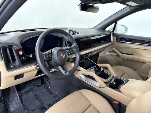 Certified 2026 Porsche Cayenne E-Hybrid AWD/4WD image 4